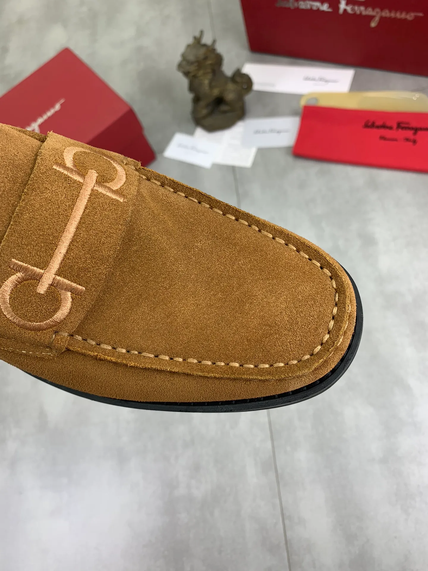 Men's Men's Shoes 💰P460💰[New Style] Water-dyed Niuli 🆘[Salvatore Ferragamo] Ferragamo's latest casual business leather shoes for men! Available at counters simultaneously! The fabric is made of specially imported original calfskin, the lining is made of imported water-dyed cowhide, and the original combination outsole is absolutely luxurious and leads the fashion trend. Matching code: 38-45; 5️⃣ colors available